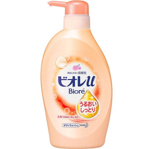 Biore U intensīvi mitrinošas šķidrās ķermeņa ziepes ar maigu ziedu-augļu aromātu 480ml 